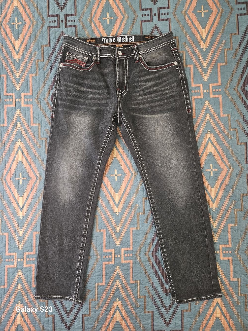 Slim-Straight Jeans in Faded Black
